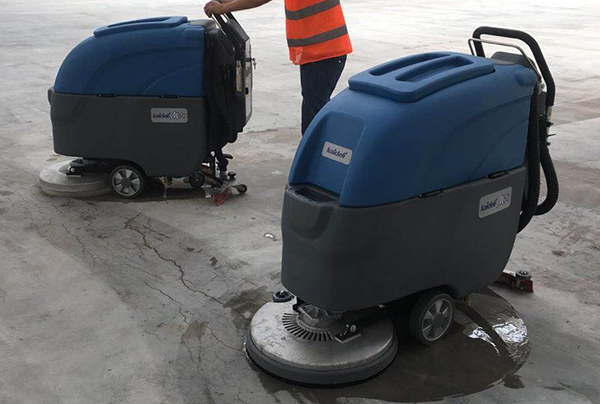手推式洗地机在宝钢公司清洁